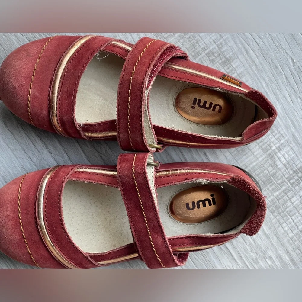 Umi girl’s shoes, size 26.